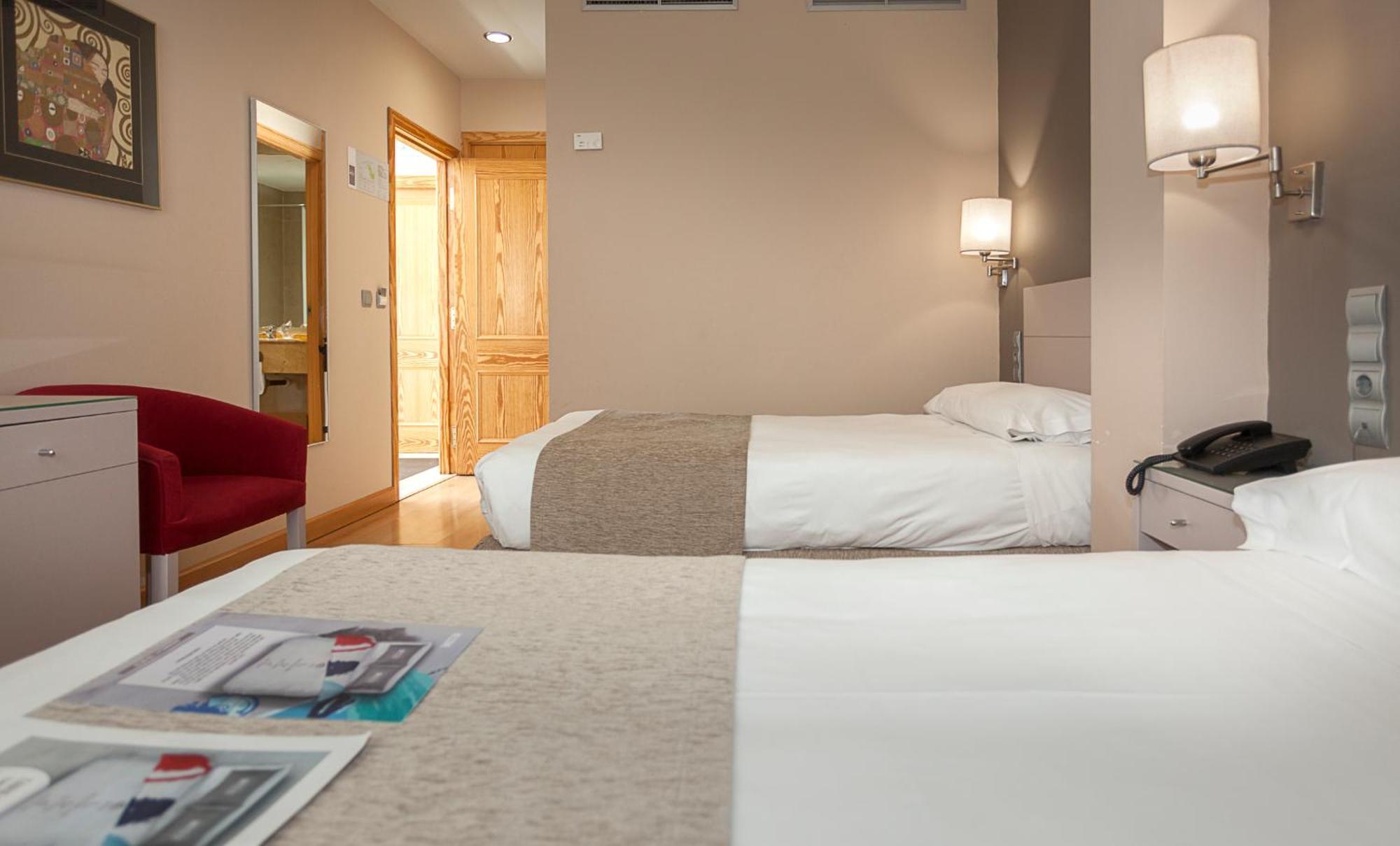 Double or Twin Room,1207667281:JPEG